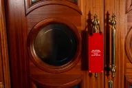 Accessori camera letto hotel Present More: soluzioni pratiche, eleganti e funzionali per migliorare comfort e stile ospiti.