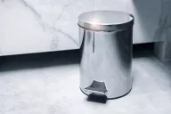 Cestini gettacarte Present More eleganti e pratici per mantenere ordine e pulizia nelle camere hotel e b&amp;b.