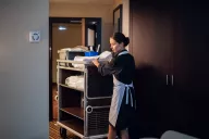 Prodotti pulizia hotel Present More, soluzioni professionali efficaci e sicure per mantenere ambienti puliti e igienizzati.