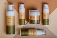 Skincare per spa Present More: linee specifiche per cura delicata e approfondita della pelle in centri benessere di alta gamma.