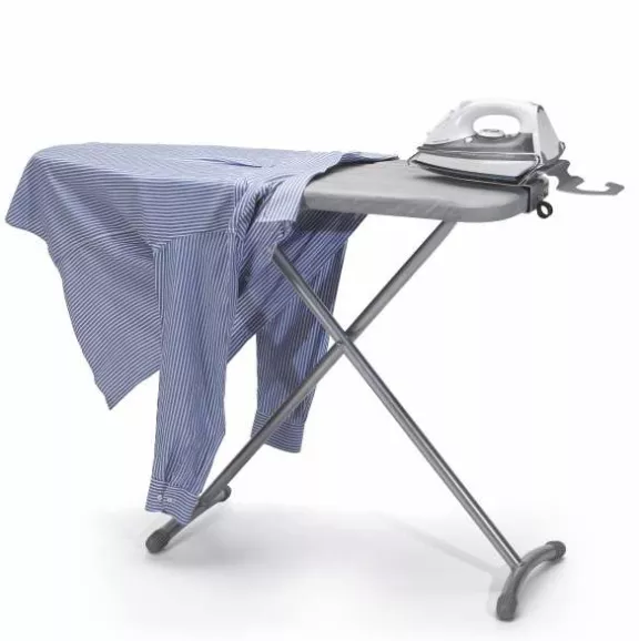 Ferro da stiro con asse pieghevole